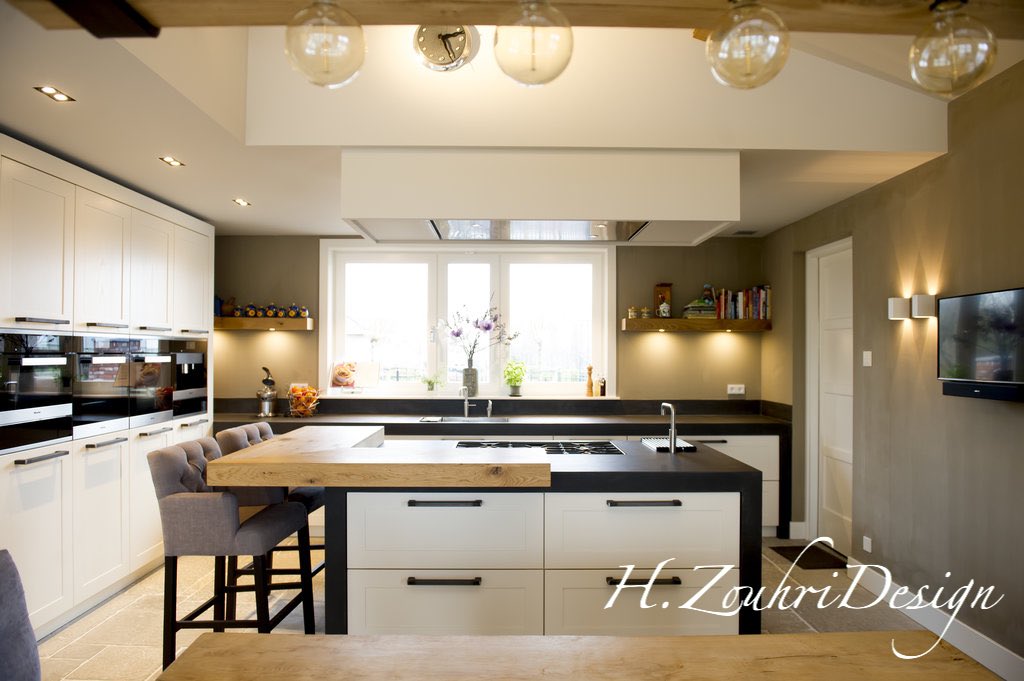 De prachtige keuken weer voorzien van #mortex #bladen. #kitchendesign #kuivenhoven <a href="/EsattoInteriors/">Esatto</a> <a href="/bealint/">Beal Int.</a>