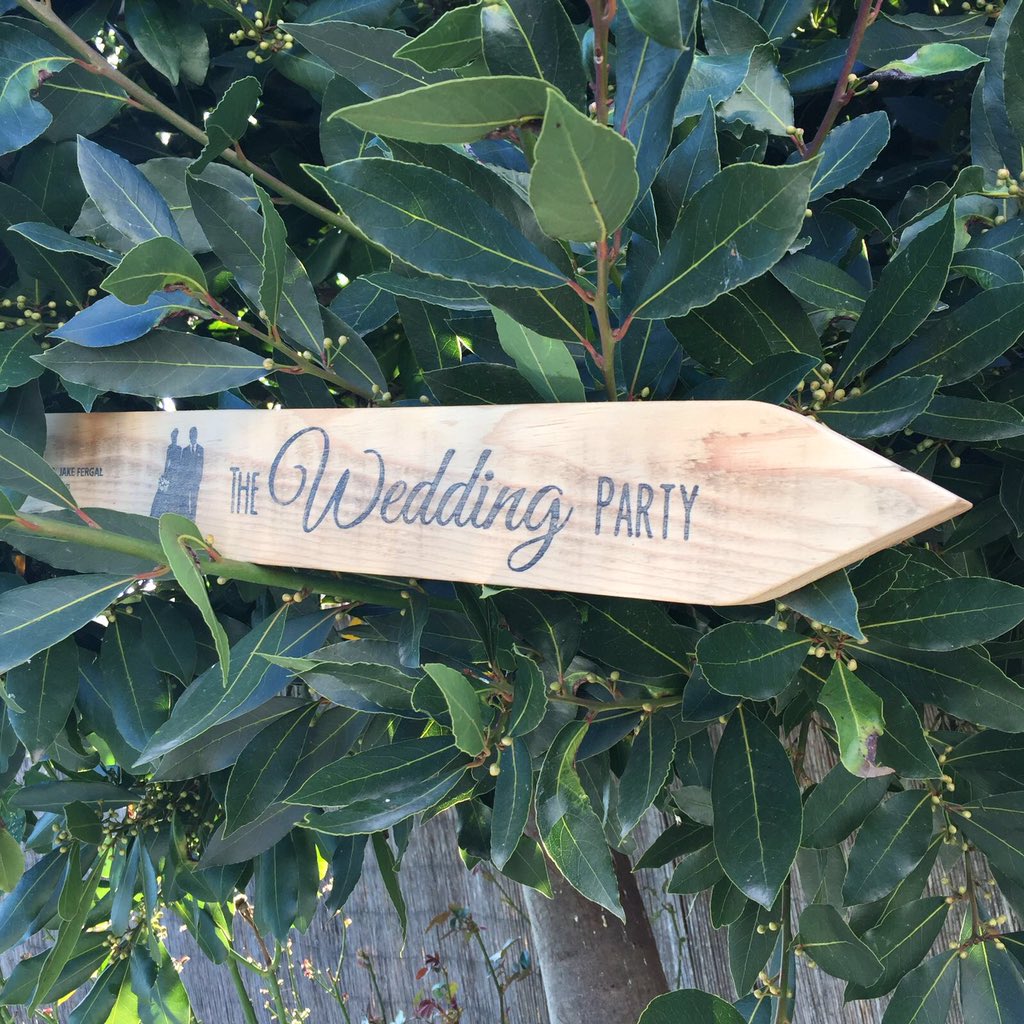 Flechas y señales, con frases personalizadas para eventos especiales! "Cuéntanos tu idea.." #weeding #bodas #evento