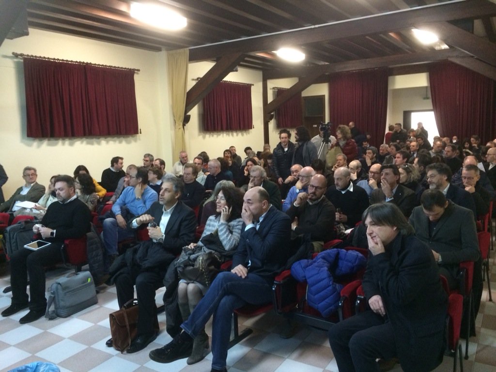 ArchitRoma's tweet photo. Montebelluna 19/2/16! Hotel San Marco....full!!! @ClimAbita @NLantschner @archidemar @HausRubner @TommasoFilice https://t.co/o7WpnIgeAt