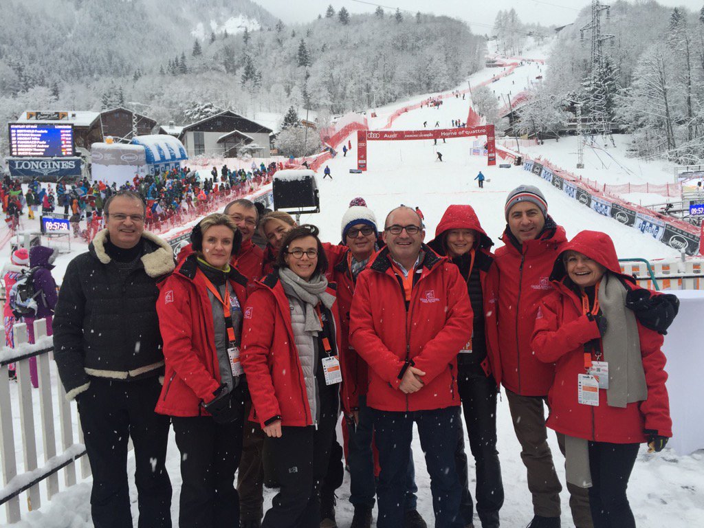 didierbruno3's tweet photo. Toute l'equipe @CE_RhoneAlpes autour @didierbruno3 au kandahar. Allez @FedFranceSki https://t.co/KHBe5gkIDV