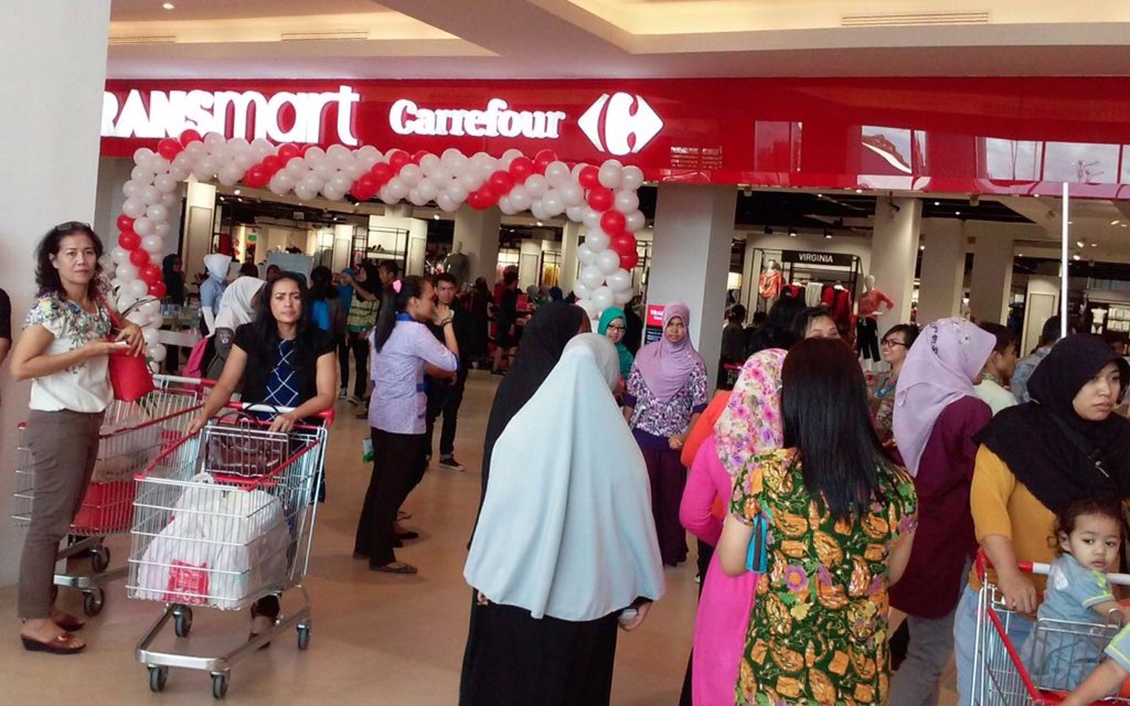 TransmartCarre4's tweet photo. 3. Suasana pembukaan TRANSMART Daun Village, Balikpapan. https://t.co/EzMJRtXwWZ
