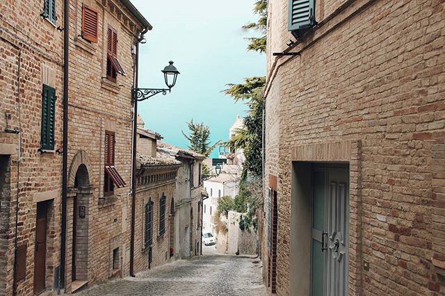 MarcheTourism's tweet photo. Una passeggiata per le strade senza tempo di Montecosaro, borgo fra i più belli d'Italia tra Civitanova e Macerata https://t.co/cvMjDxTwEa