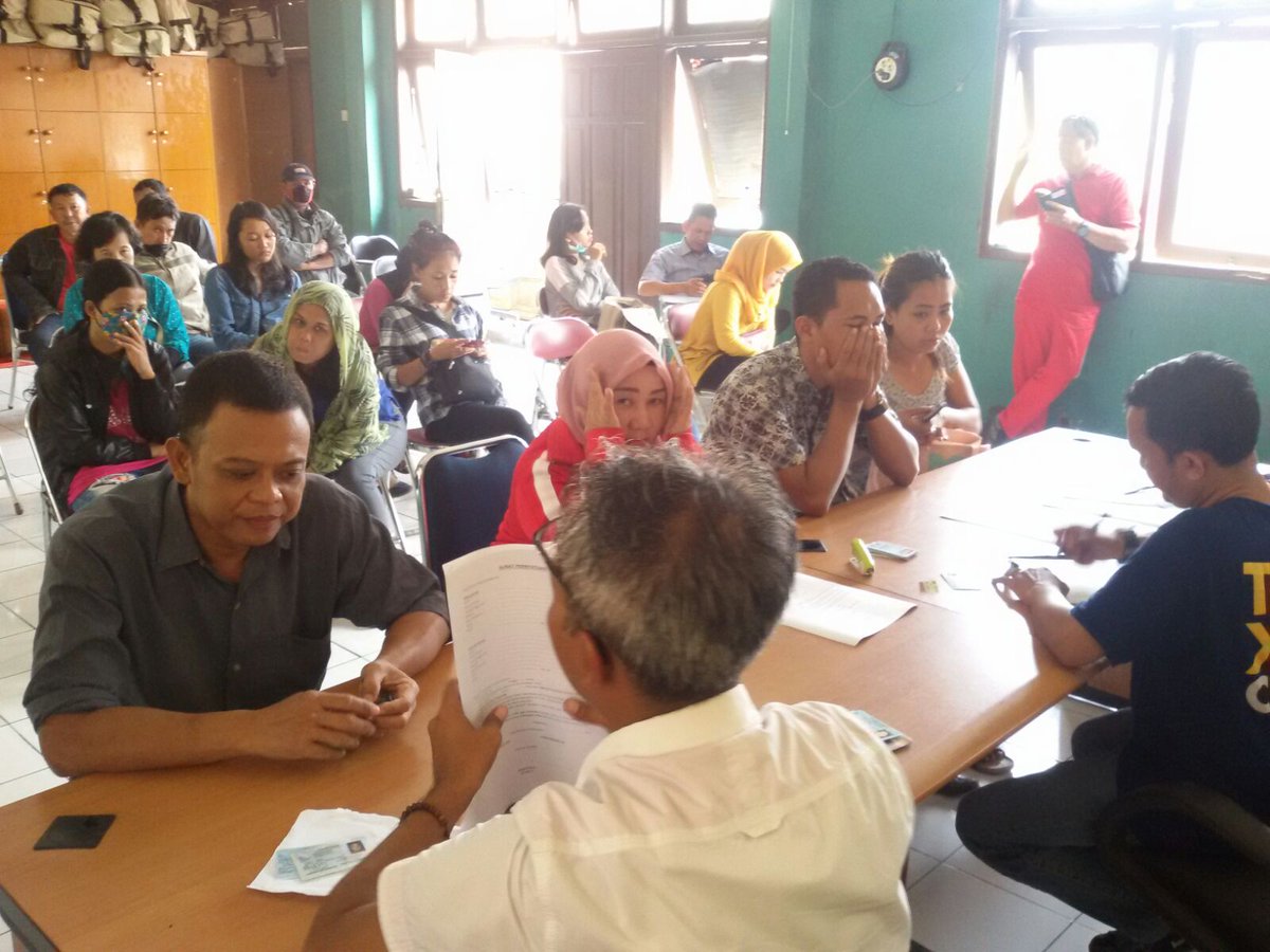 Ops Penegakan Perda 8 Tahun 2005, di Kota Tangerang. Cc. <a href="/AriefWismansyah/">Arief R. Wismansyah</a> <a href="/H_Sachrudin/">H. Sachrudin</a> <a href="/Kota_Tangerang/">KOTA TANGERANG</a>