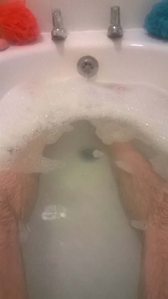 jonnylevy79's tweet photo. Me in the bath https://t.co/DexIz4Uz5S