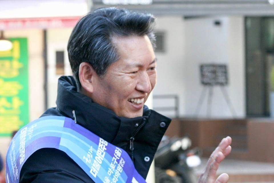 <오늘 짜증나고 속상한 일 있었나요?>그래도 웃어요~웃어봐요! 웃으면 복이 오니까요. 박근혜정권이 아무리 짜증나도~웃어요. 웃으면서 가요! 제 웃는 얼굴보니 더 짜증난다구요? 에잉~그래도 웃어요!