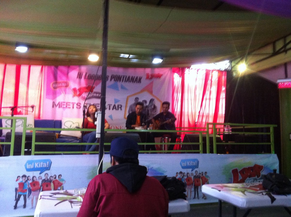 rizqyprasitha's tweet image. Band Akustik : Coffee Break. @LOOP_ID @Ponticsc #loopcorner #loopcornerptk