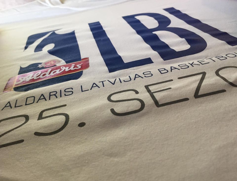 Lat_Est_League's tweet photo. #KONKURSS. Retvīto šo ziņu un seko mums - ja šodien sasniegsim 3000 sekotājus, izlozēsim 25.sezonas t-kreklu! https://t.co/XVzPNI5MGw