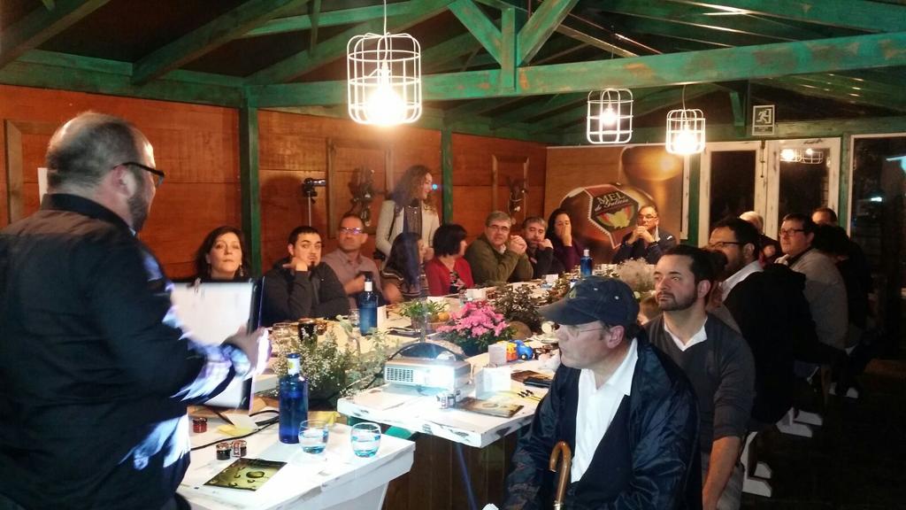 RevistaHGT's tweet photo. #Ourodoce no Camiño de Santiago con Manuel Gago e C.R. Mel de Galicia. Recetas actualizadas by Horta do Obradoiro https://t.co/YUo53eSNVd