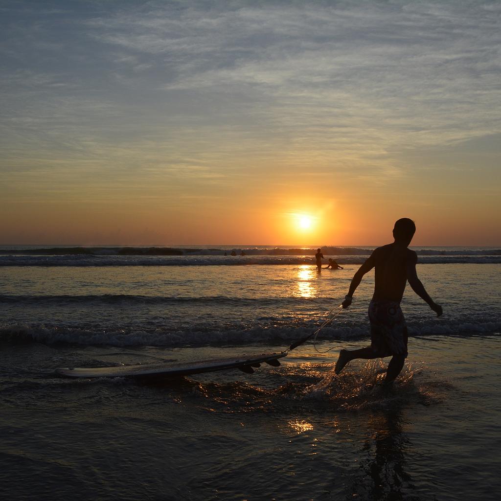 p1__man's tweet photo. Mengejar Sunset #NissanUCLPhotoContest #NissanCoolSurprise #BeautyOfIndonesia https://t.co/C8DtrpHNHV