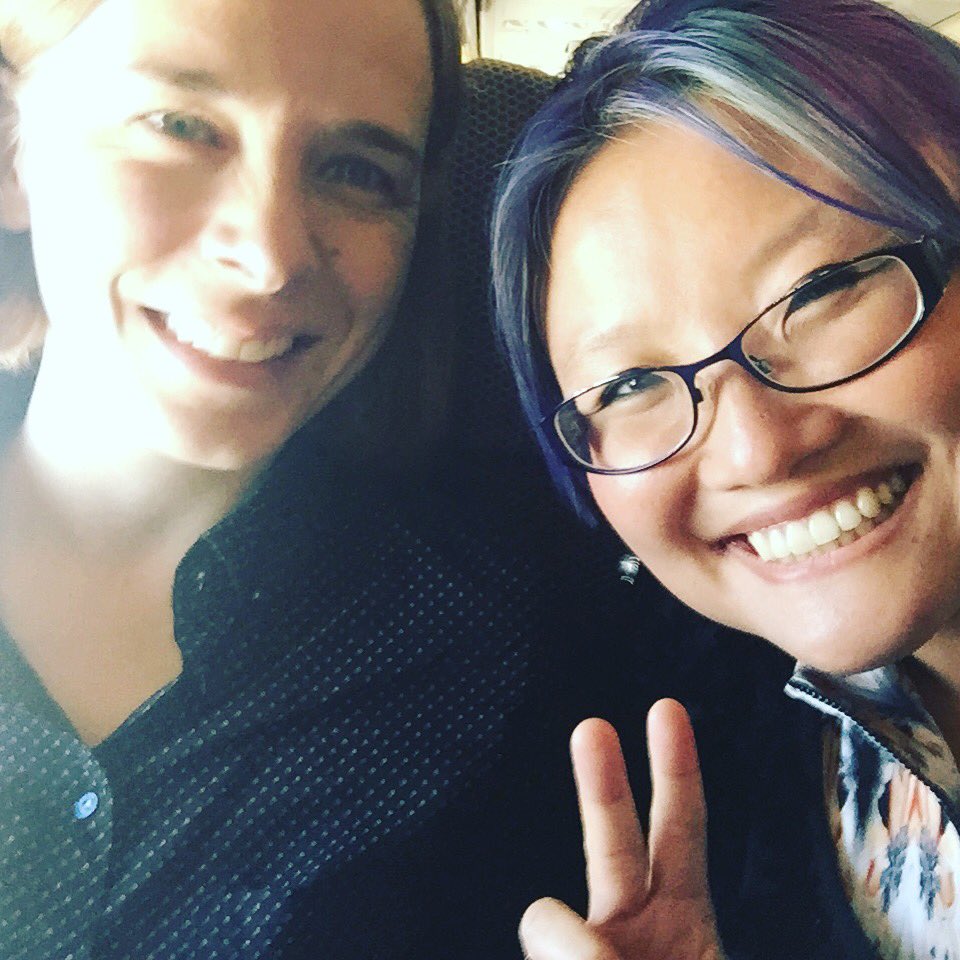 cristalbeam's tweet photo. Fate had me sitting next to @lisaharveysmith for our flight back to Sydney ✈️ #EPOC2016 #lucky #melbtosyd https://t.co/JpC3EsyZu3