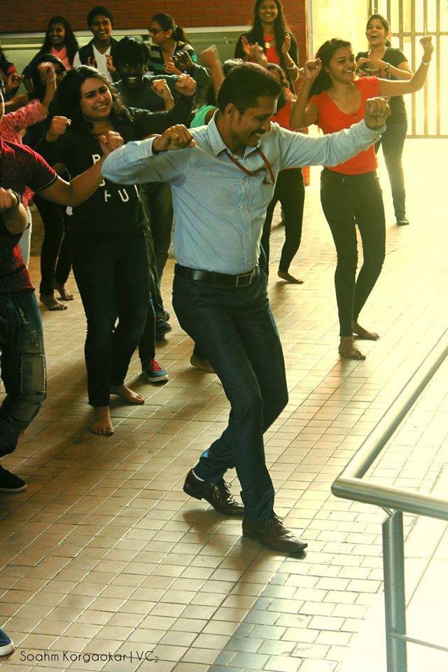 VITMMS's tweet photo. Flash-Mob at @VITCollege TAKE MORE CHANCES, DANCE MORE DANCES. #VERVE2016 https://t.co/YSzonePGn3