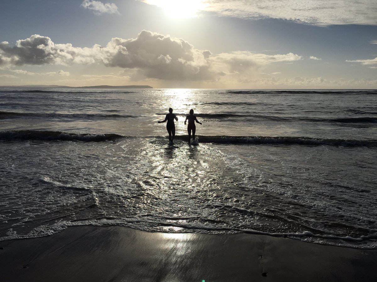 rock_and_roam's tweet photo. The team sea swimming this morning at Avon Beach. Absolutely stunning! #nofilterfeb @Bournemouthecho @DorsetMag https://t.co/a75zBmiGSp
