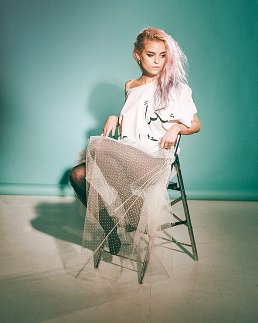 NotionMagazine's tweet photo. #FBF The beautiful @kylalagrange for our #Issue67 shoot. Photography @StephSianSmith, Styled by: India Trusselle https://t.co/x86pNWE4Ks