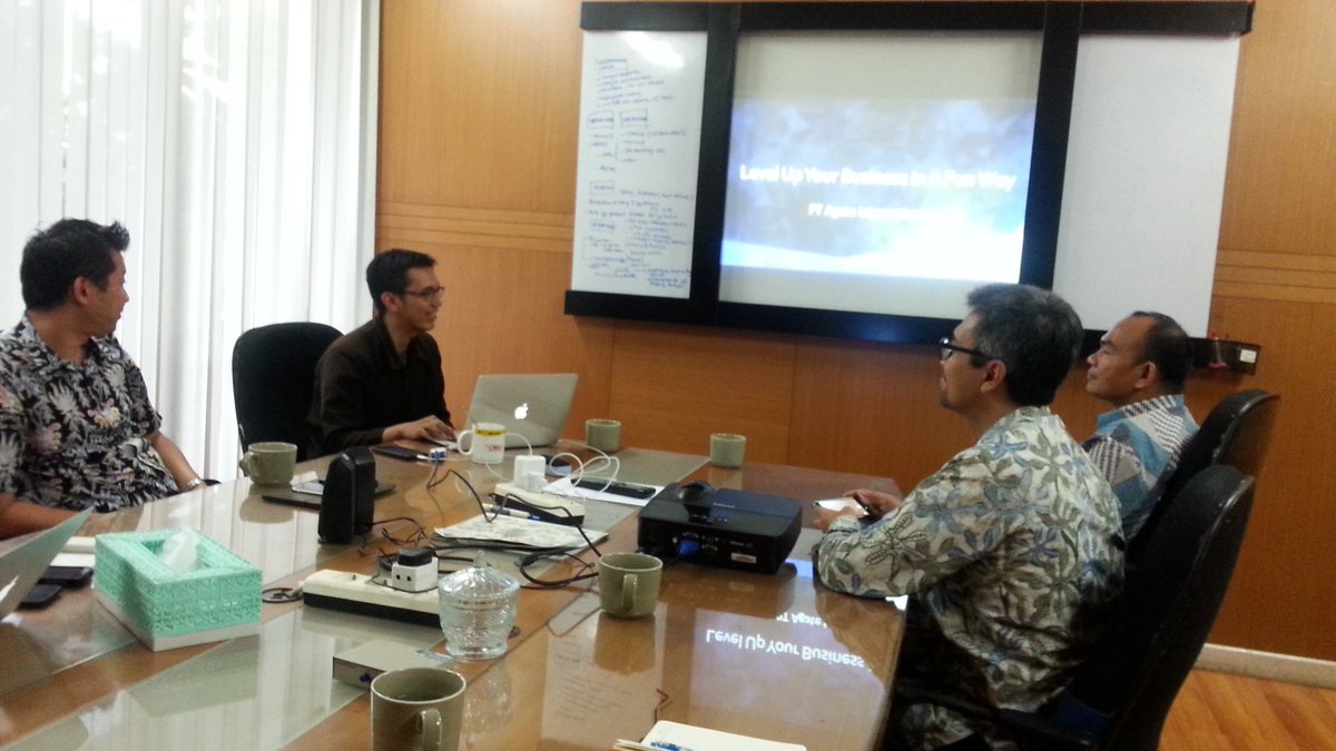 evir27's tweet photo. "Indstri game Ind tumbuh 42% tertinggi dr indstri kreatif lain"  dir ETT visited Agate, game dev Bdg @ditett_kemlu https://t.co/iw7MkPxPXi