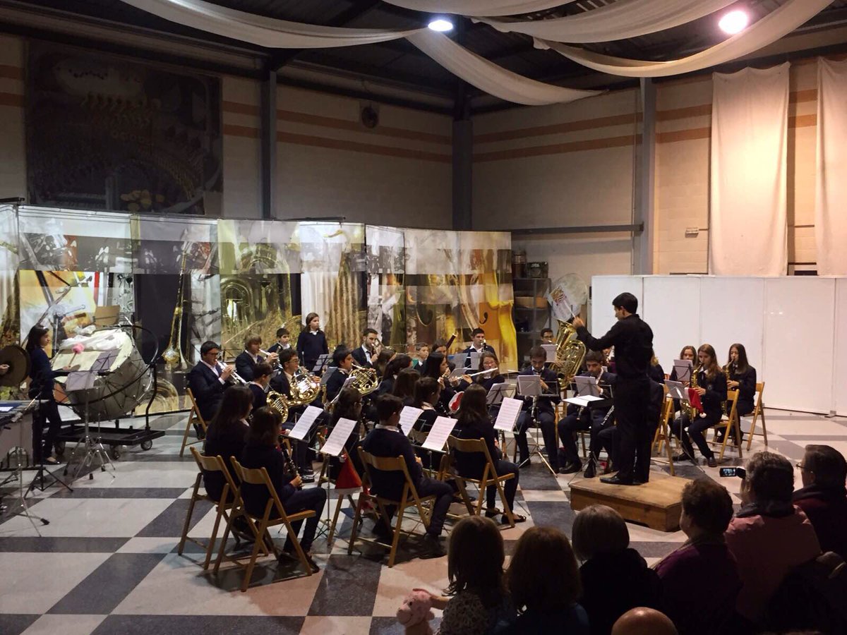 Imatges del pasat concert de Nadal a carrec de la nostra banda jove! Son uns artistes👏👏🎵🎵🎶