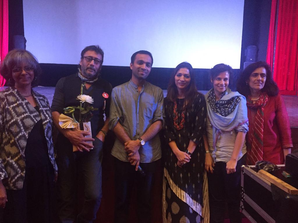 bindasbhidu's tweet photo. No Problem.  A documentry made by yasmin kidwai.
About empowering rural laldies making them solar engineers. (1/2) https://t.co/okkfoGT20v