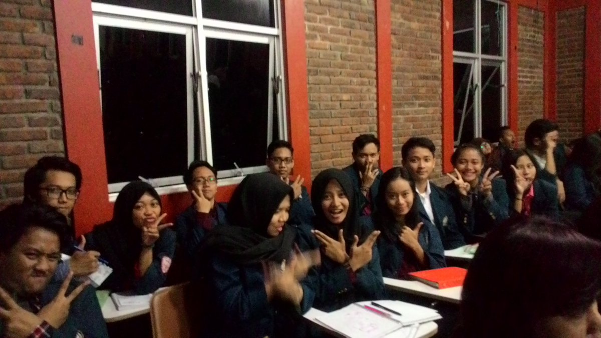 Mata lelah😔
Tapi semangat tetap membara😣😣

#rakerBEMFHUNDIP2016
#salampengabdian
#satugerakansejutasenyuman