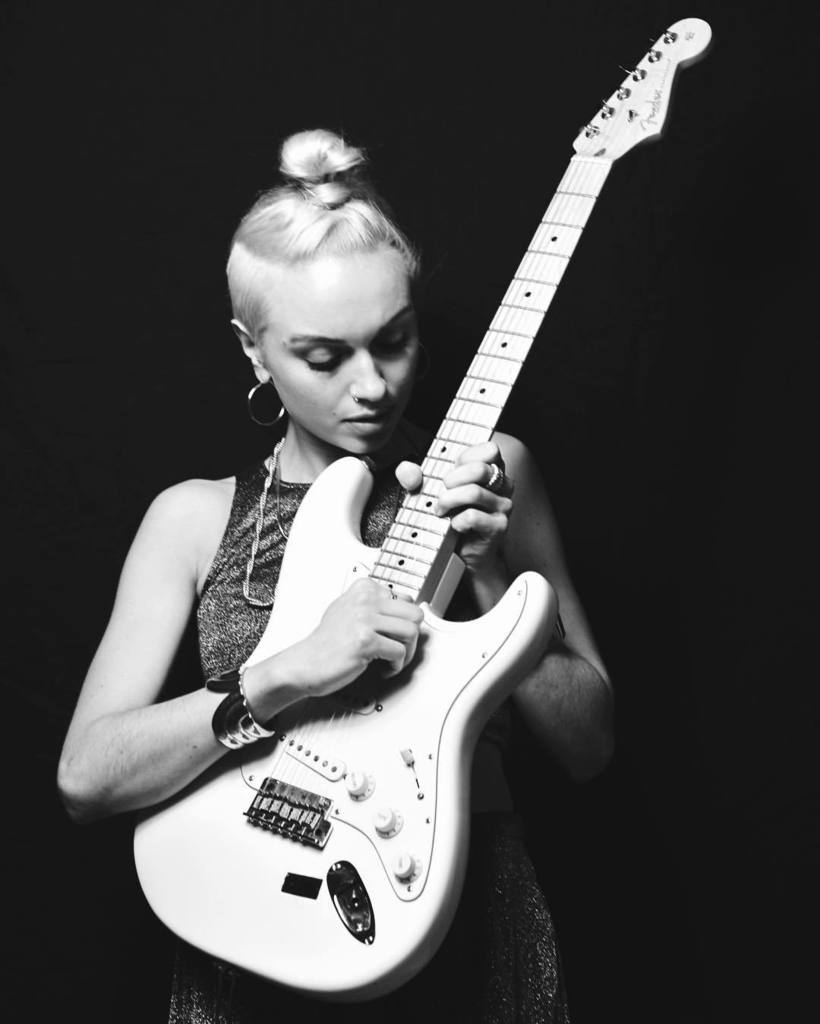 producerpassion's tweet photo. S T R A T 🎸🤘🏼 @fendersofinstagram @fenderartists 
#Fender #Fenderstatocaster #fenderartist #jjrosa #strat #stratlov… https://t.co/XTgdW4SKrX