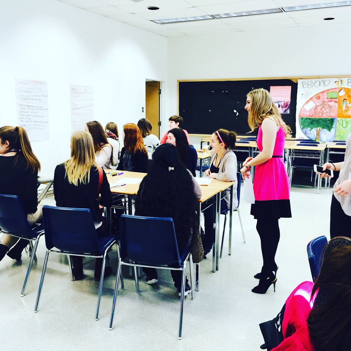 StephCiccarelli's tweet photo. Good times facilitating at @BresciaUC for #JOI2016 #entrepreneur #ldnont #creativity #innovation #tech #education https://t.co/6FiMD2D6WM