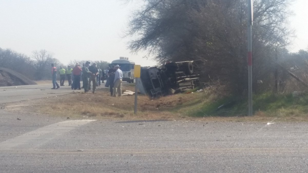 RickyRayKTAB's tweet photo. A closer look at the bus. @KTABTV  #prisonbuscrash https://t.co/zN5pfCwF7H