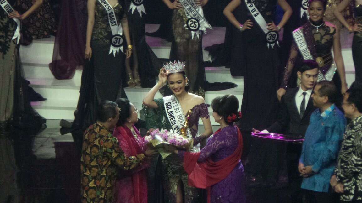 liputan6dotcom's tweet photo. Selamat kepada #KeziaRoslin sebagai #PuteriIndonesia2016 asal Sulawesi Utara https://t.co/wKguDXqt2Y