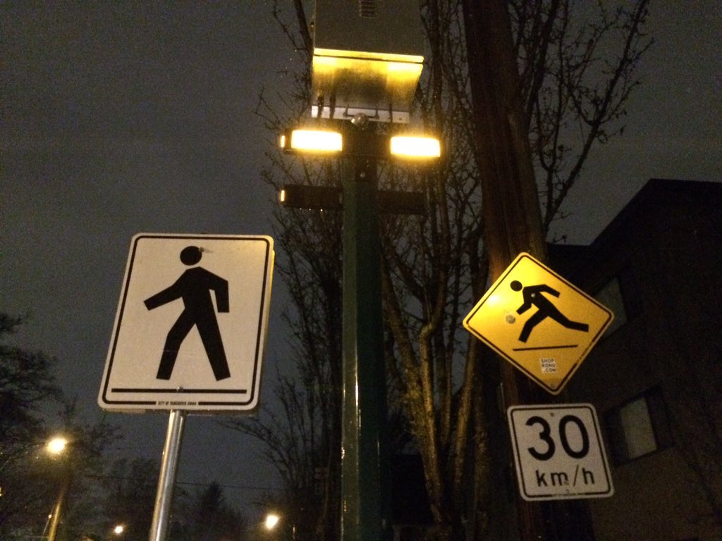 CityNewsVAN's tweet photo. Vancouver tests new lighting to help keep pedestrians safe https://t.co/HSQ9MHhi6D https://t.co/PbyBOvazbb