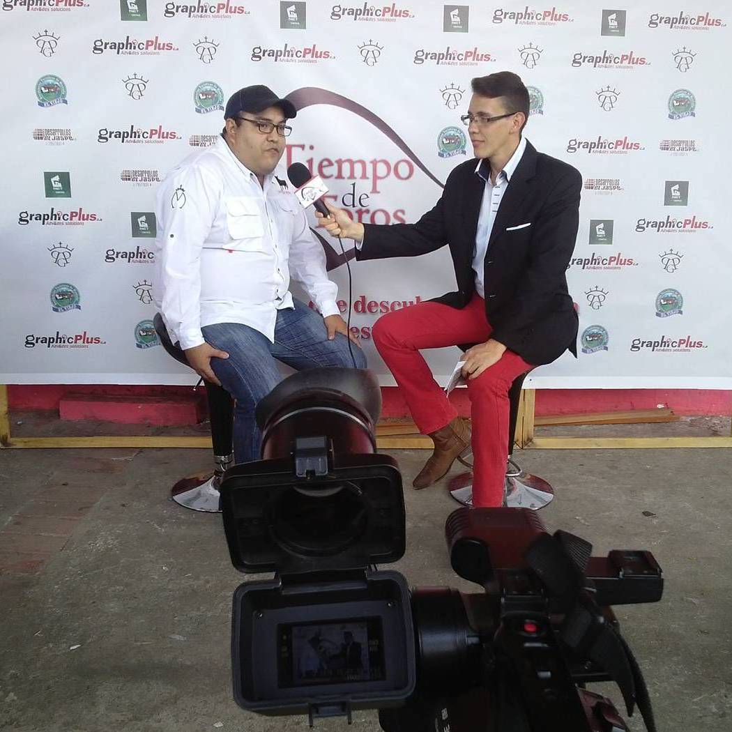 TiempoDeTorosTV's tweet photo. En la #FeriaDelSol2016, @TiempoDeTorosTV compartió con los aficionados en amenas tertulias.
¡Gracias @GraphicPlusCA! https://t.co/3xA9QVoAQA