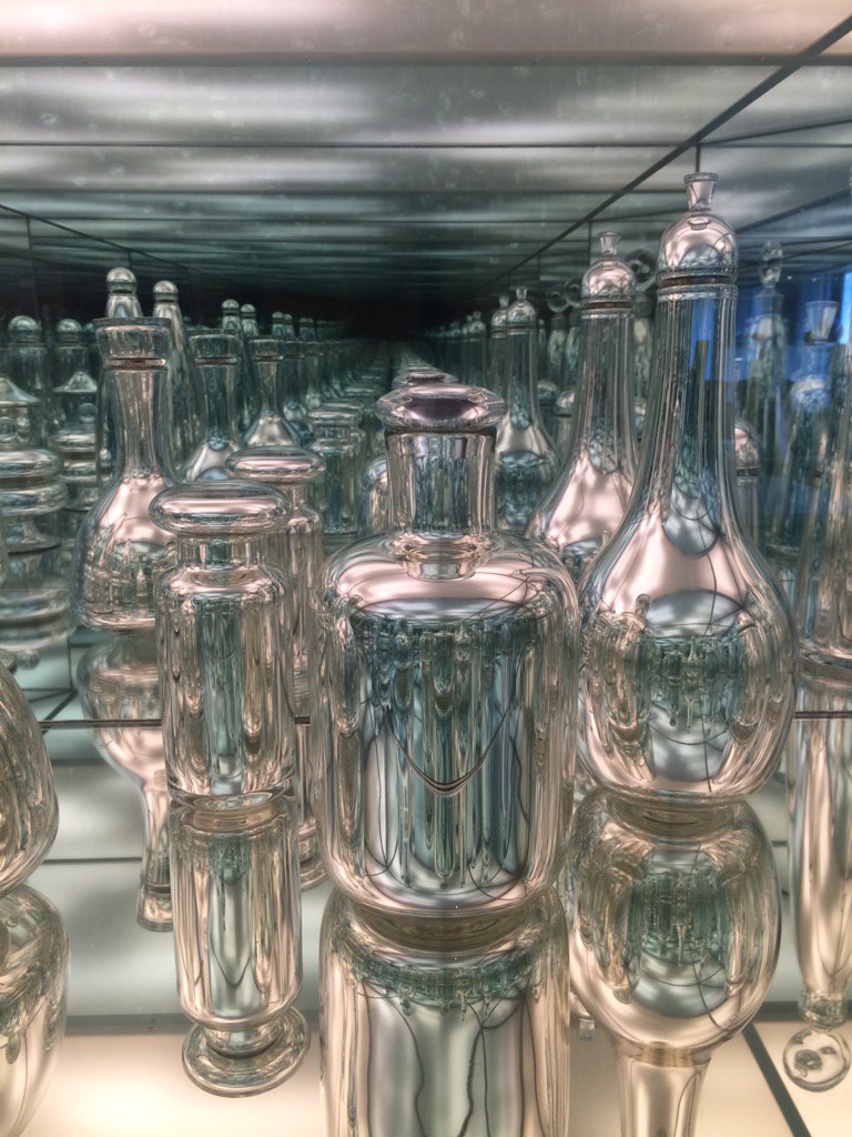 KarenFraz's tweet photo. "Endlessly Repeating Twentieth-Century Modernism" by Josiah #McElheny #contemporaryart #Infinity https://t.co/anTKIr1Poy