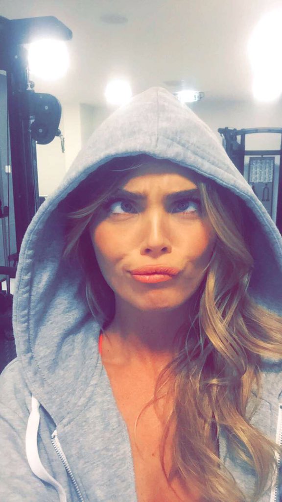 kimfeenstra's tweet image. Hey it's Friday!!!! 🎉🎉