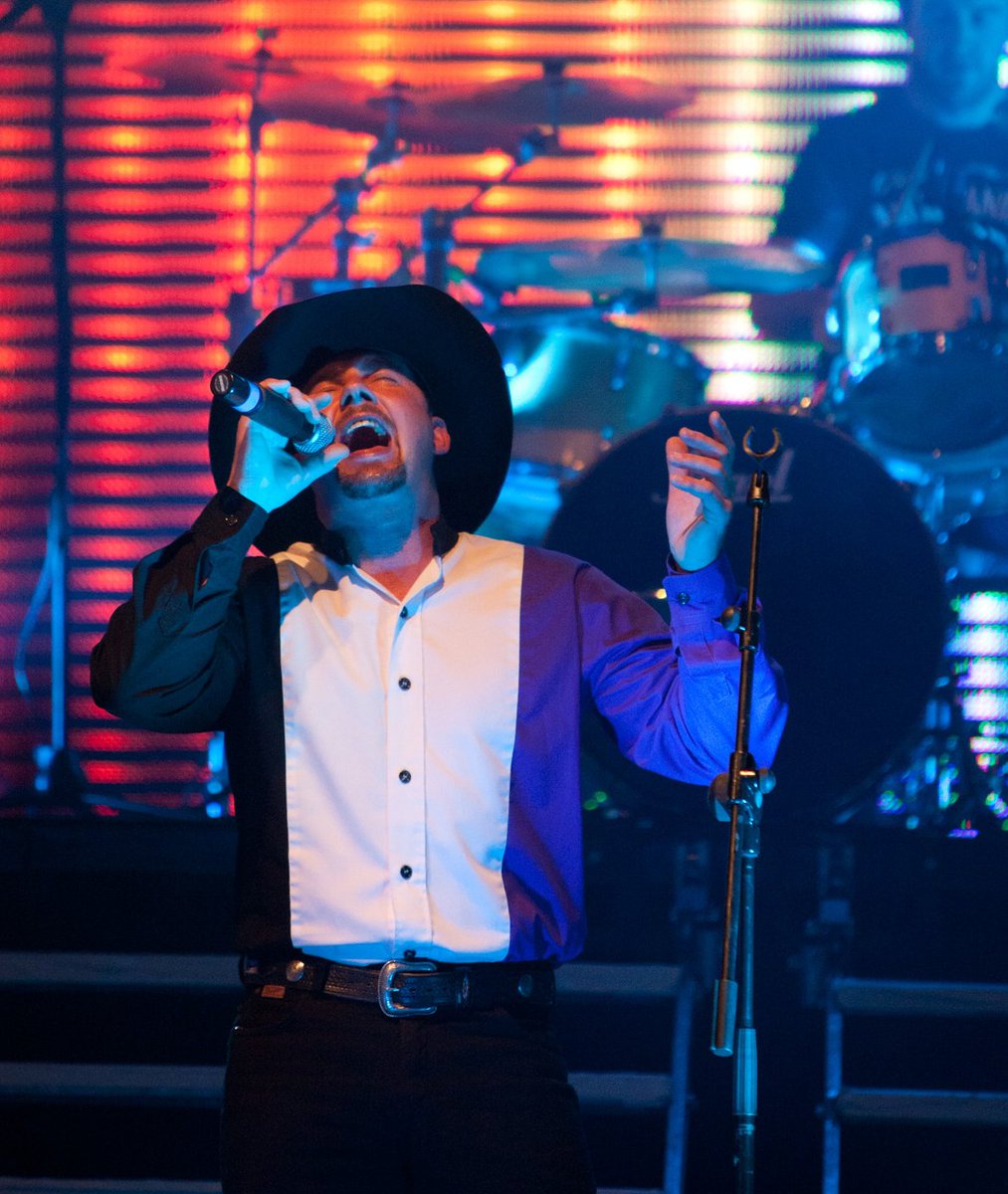 #GarthBrooks fans!! <a href="/GBexperience/">FriendsInLowPlaces</a> #FriendsInLowPlaces live at <a href="/olympiatheatre/">@olympiatheatre</a> Friday 04 March! <a href="/TicketmasterIre/">Ticketmaster Ireland</a>