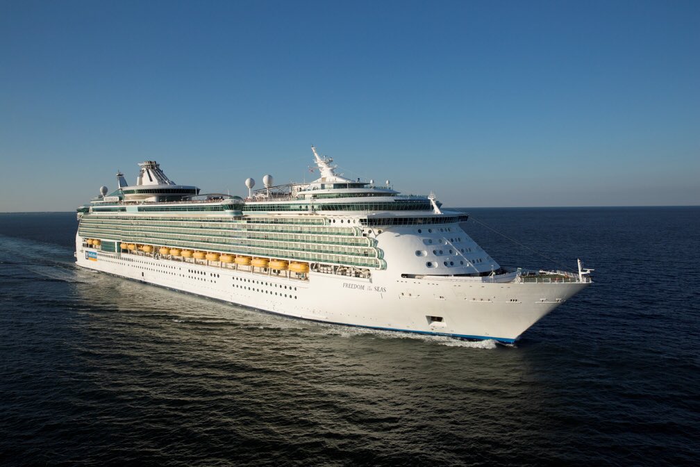 ATLHawks's tweet photo. Today's #FreebieFriday: A 7-night @RoyalCaribbean cruise departing May 8, &amp; a swag bag! RETWEET for a chance to win https://t.co/PyytWmNPcY