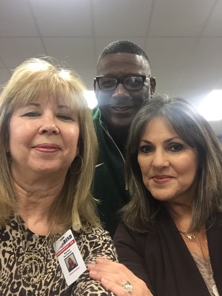 mduchaney2's tweet photo. Using social media for recruiting @esc11hr #GCASPA @boggs_aide @rbarnes7261 https://t.co/9jkYjkwu2W