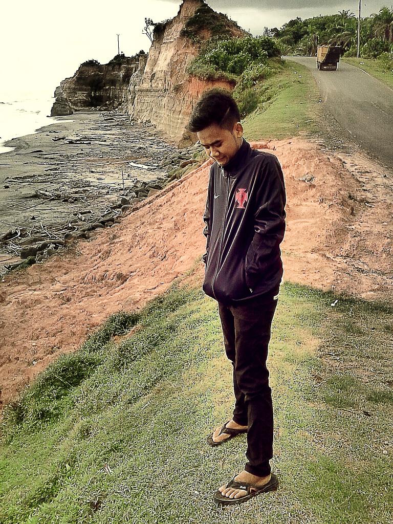 kimankhumanz3's tweet photo. @MasalahBuat_sia tah bengkulu bisi can pernah melong poto kabgh s reva anu asli..#fotoaingkeren https://t.co/bLvcF8lJkc