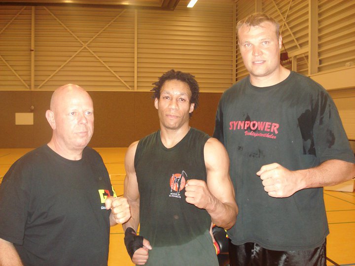 fightertraining's tweet image. Fighter Training's Owen King training with former K1 &amp;amp; Glory champion @semmyschilt #fightertraining #semmyschilt #k1