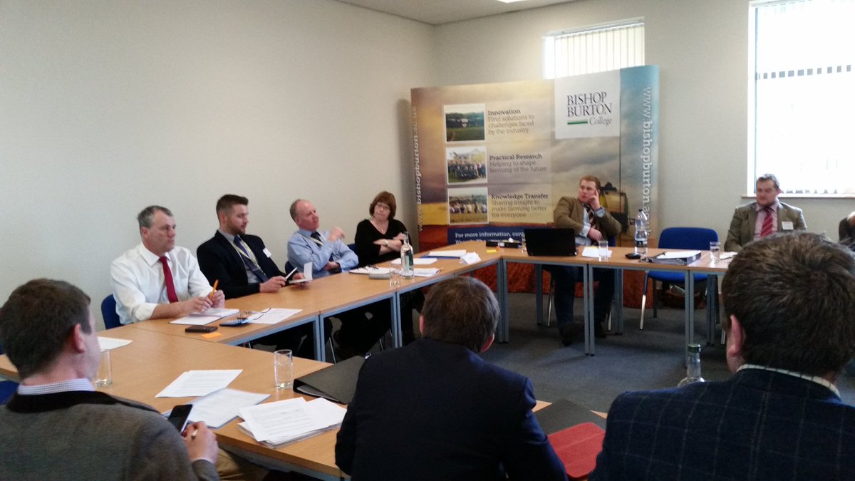 RhondaT40's tweet photo. Final day of the #FMD2015 course @riseholmecampus and the delegates are presenting their Case Studies https://t.co/NhtPF61NjO