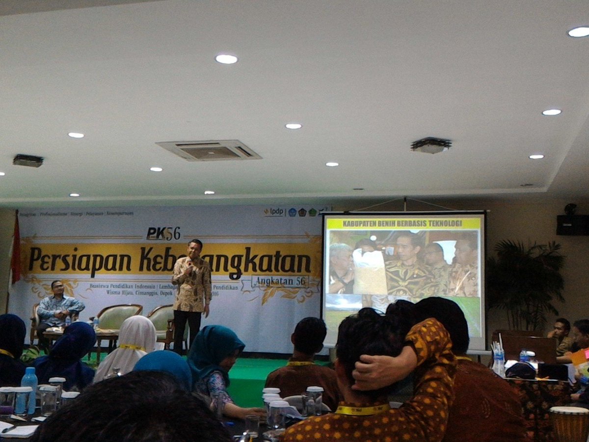 hanifnadhif's tweet photo. 24. Salah satu sektor terpenting di Bantaeng adalah sektor pertanian @LPDP_RI #seminar7 https://t.co/ciRAO0o3Pr