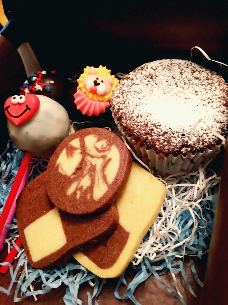 ほのかんまん 料理垢 今年のバレンタイン フォンダンショコラ オレオチーズケーキポップ ボックスクッキー T Co Pg4ve3kfxx