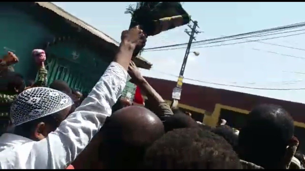 tem33456's tweet photo. #EthioMuslims #JumaDemonstration #AnwarMosque
ዛሬ የካቲት 11/2008 በአንዋር መስጂድ ከጁሙዓ መልስ የተደረገው የድምጽ ተቃውሞ ከፊል ትእይንት https://t.co/BWflVzBH7f