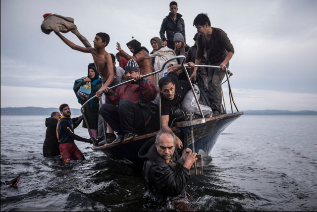 WFPUSA's tweet photo. .@WorldPressPhoto's best news photos of the yr feature the #RefugeeCrisis &amp; @WFP countries: https://t.co/u8J0q6L2NM https://t.co/auc1DAp67X