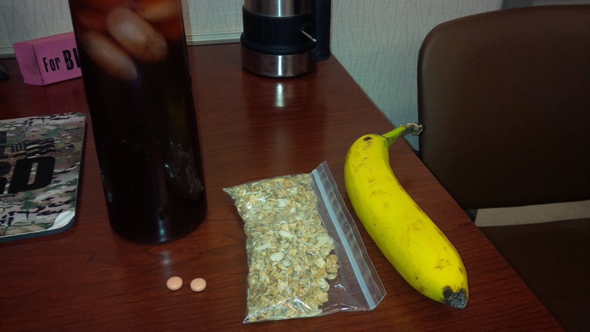 scoooby13's tweet image. The #NewBreakfast. Granola, banana, and tea😭. I miss the days of 🐖 and 🍩. Bonus u may even notice the aspirin.
