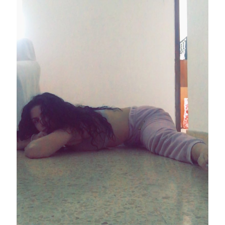 AranAlbiach's tweet photo. Working at home ! 
#WatchingTv #Upadance #Quierootraserieasiii 🙏🏾😊 https://t.co/3br55uTqsG