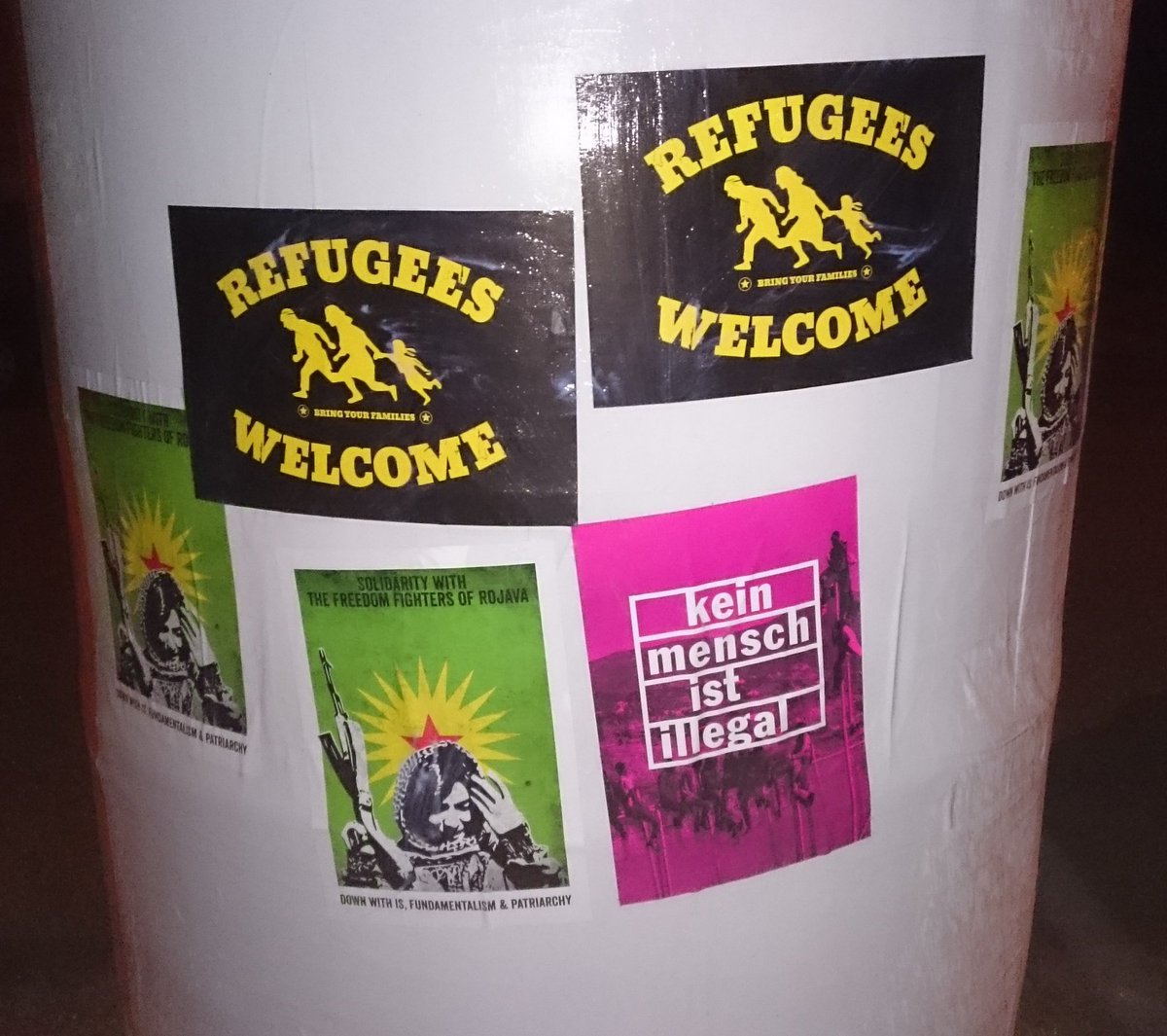 AgirRosenheim's tweet image. #refugeeswelcome #supportrojava #NoBorders #streetart #Rosenheim #rosencrime #fuckISIS
