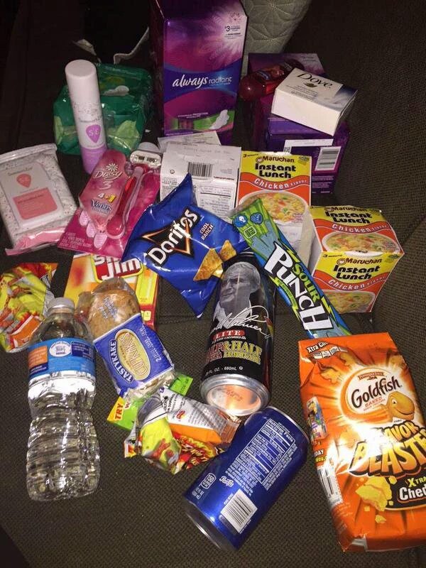 RForRelatable's tweet image. when girls are on their period it's no joke 😂