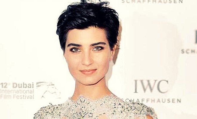 GazeteMAG's tweet photo. Tuba Büyüküstün ödüle doymuyor https://t.co/EArrnw5n15 https://t.co/ibVw5URVaE