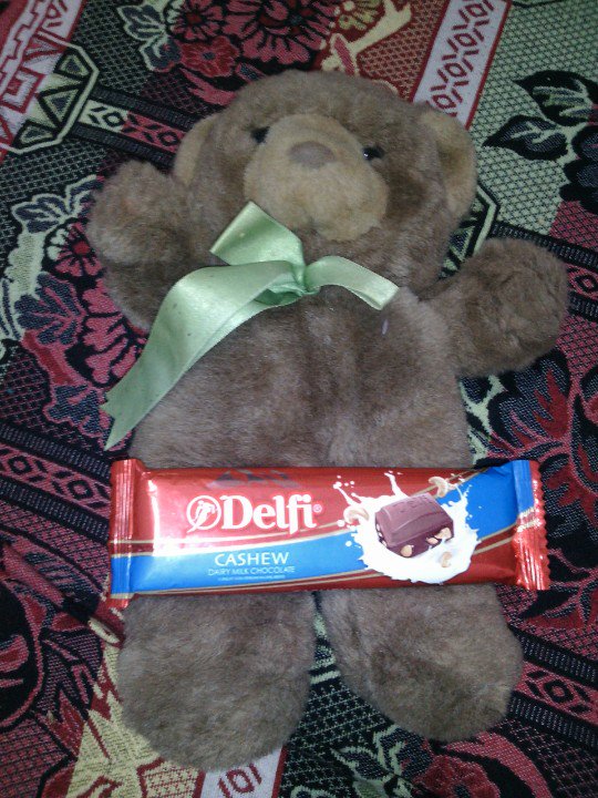 fhie_yhea's tweet photo. @DelfiPremiumBar Bear dari ayahku, ini boneka sejak aku kecil masih aku simpan &amp; jadi teman tidurku #BeLovedBeHappy https://t.co/iGolgchUAY