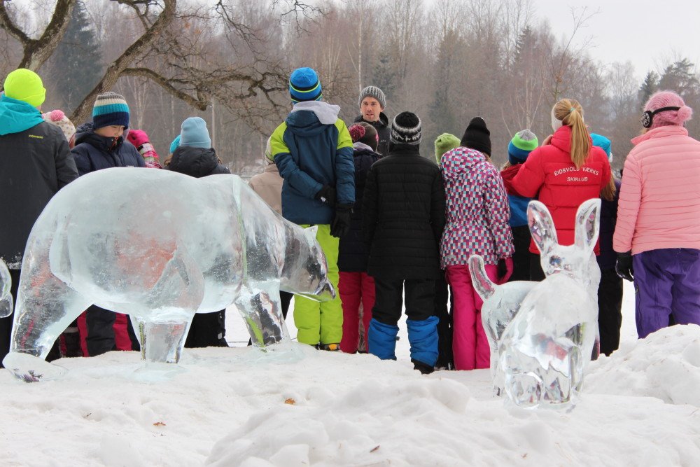 Eidsvoll2014's tweet photo. Dyrenes Riksforsamling åpnet med et gisp! https://t.co/6zThFCUH4D https://t.co/NFCsWo0DuJ