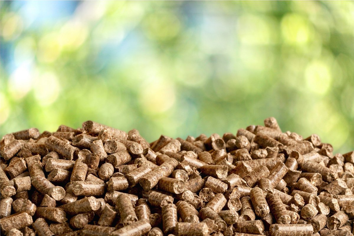 barkmulchma's tweet photo. Which problem would you deal with? A big pile of #Woodpellet bags to stack or none to burn? https://t.co/UQB9NMmECM https://t.co/iP1aV4RC7V