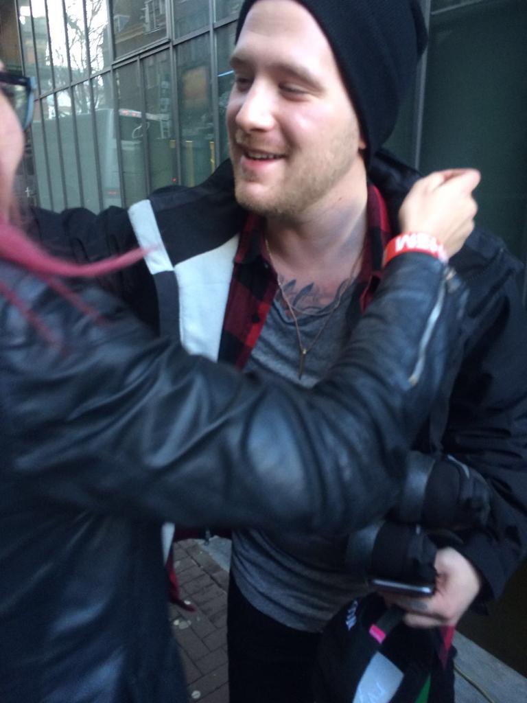 HMDAPBW_'s tweet photo. I JUST MET HIM I MET MY SUNSHINE HE WAS SO HAPPY WITH HIS HORSE I HAVE NEVER CRIED THIS HARD https://t.co/l9XnJ5rBGP