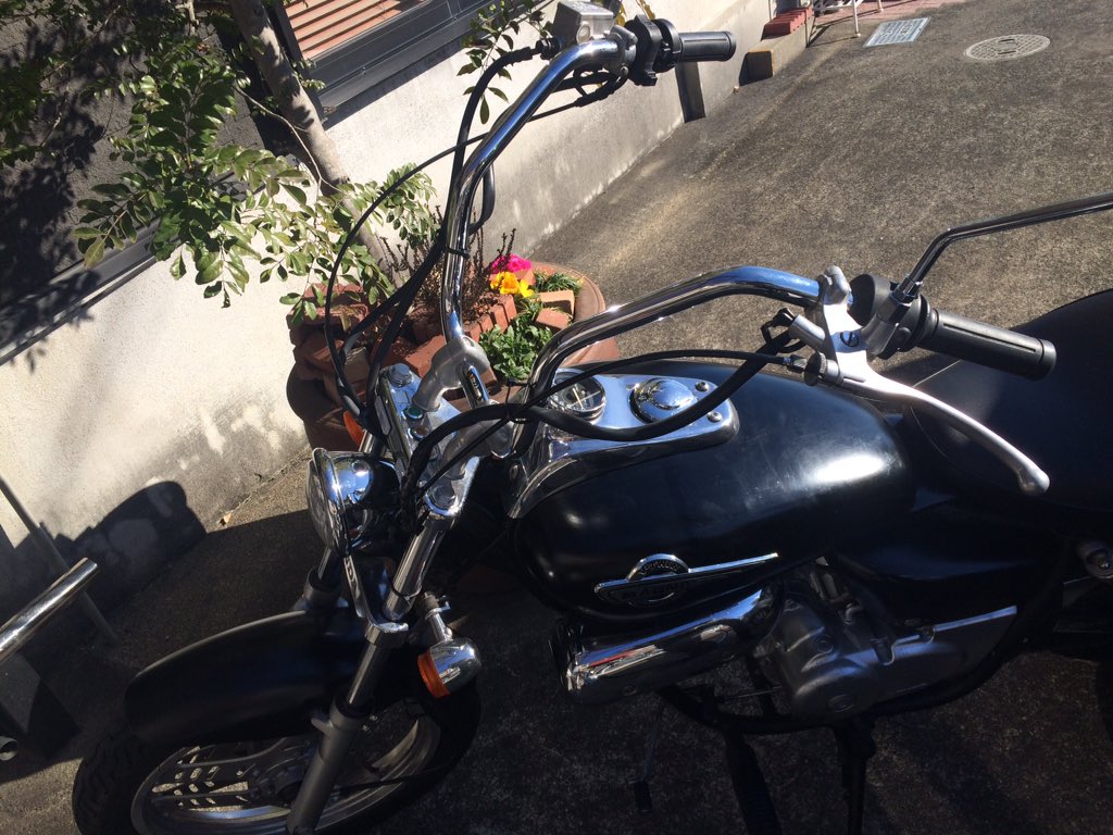 uv3_a's tweet photo. マグナ50売ります
状態とても綺麗で65kmまでは出ます、愛知からです
・アップハンドル
・ヘッドライトが小さめのになってます
・サイドバックつけます
値段は相談です
#マグナ50売ります
#MAGNAFIFTY https://t.co/4DseF10Vkj
