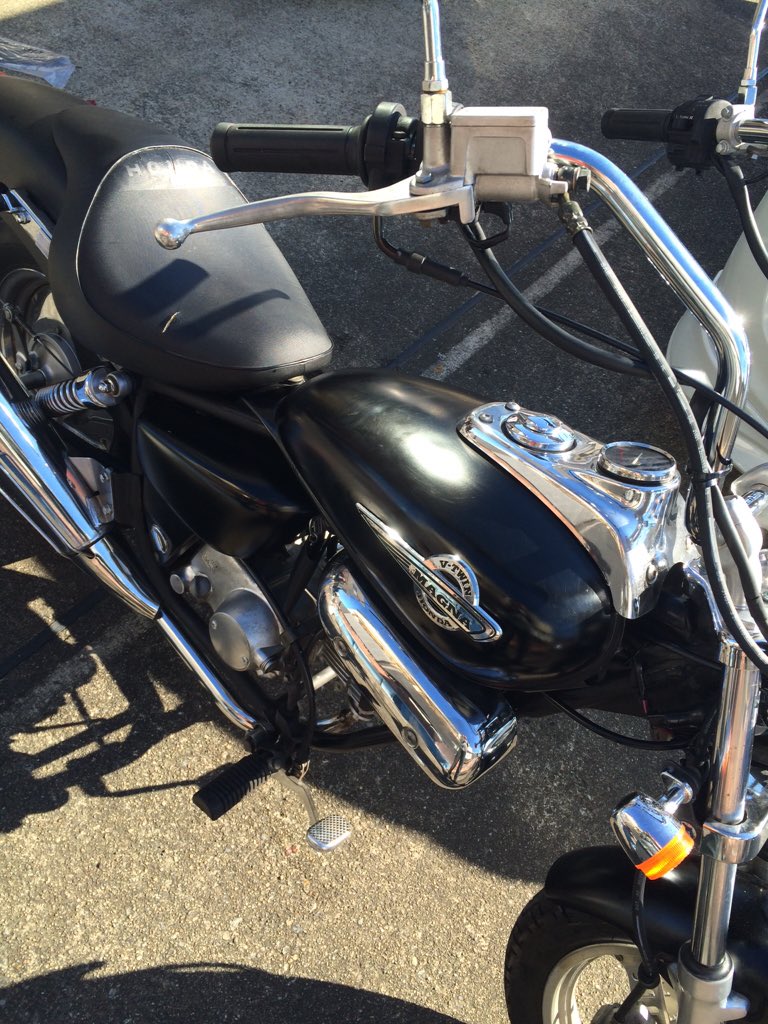 uv3_a's tweet photo. マグナ50売ります
状態とても綺麗で65kmまでは出ます、愛知からです
・アップハンドル
・ヘッドライトが小さめのになってます
・サイドバックつけます
値段は相談です
#マグナ50売ります
#MAGNAFIFTY https://t.co/4DseF10Vkj